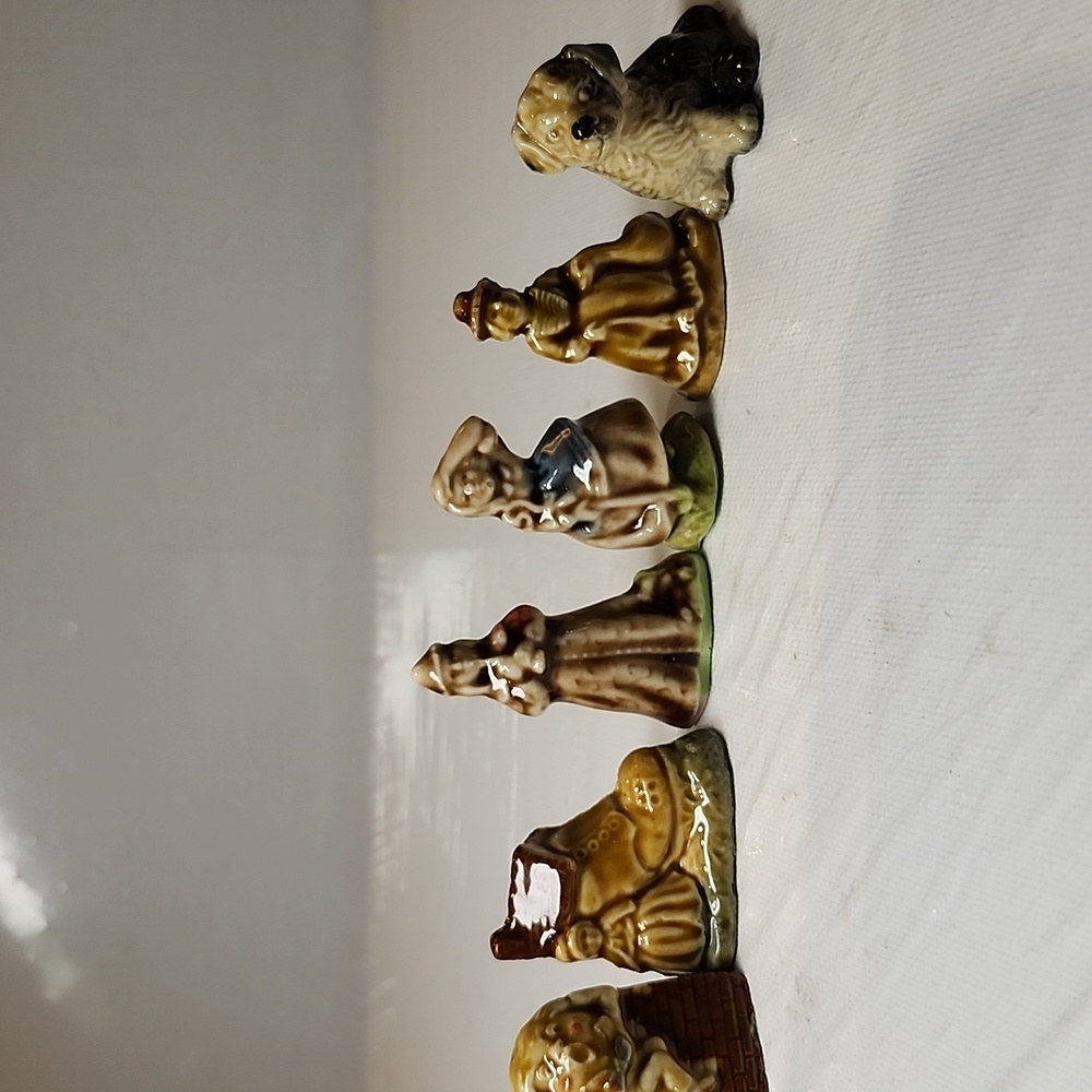 Wade Whimsie Red Rose Figurine Set 6pcs